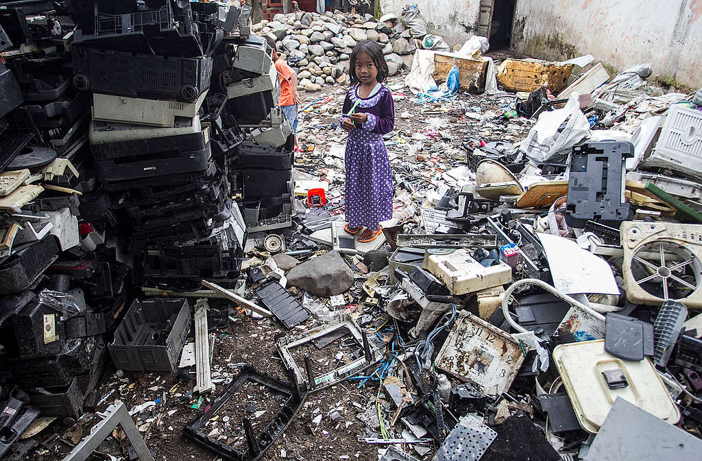 Little Girl plays at Dumpsite for Electronic Waste in Jombang. © Fully Syafi / Greenpeace