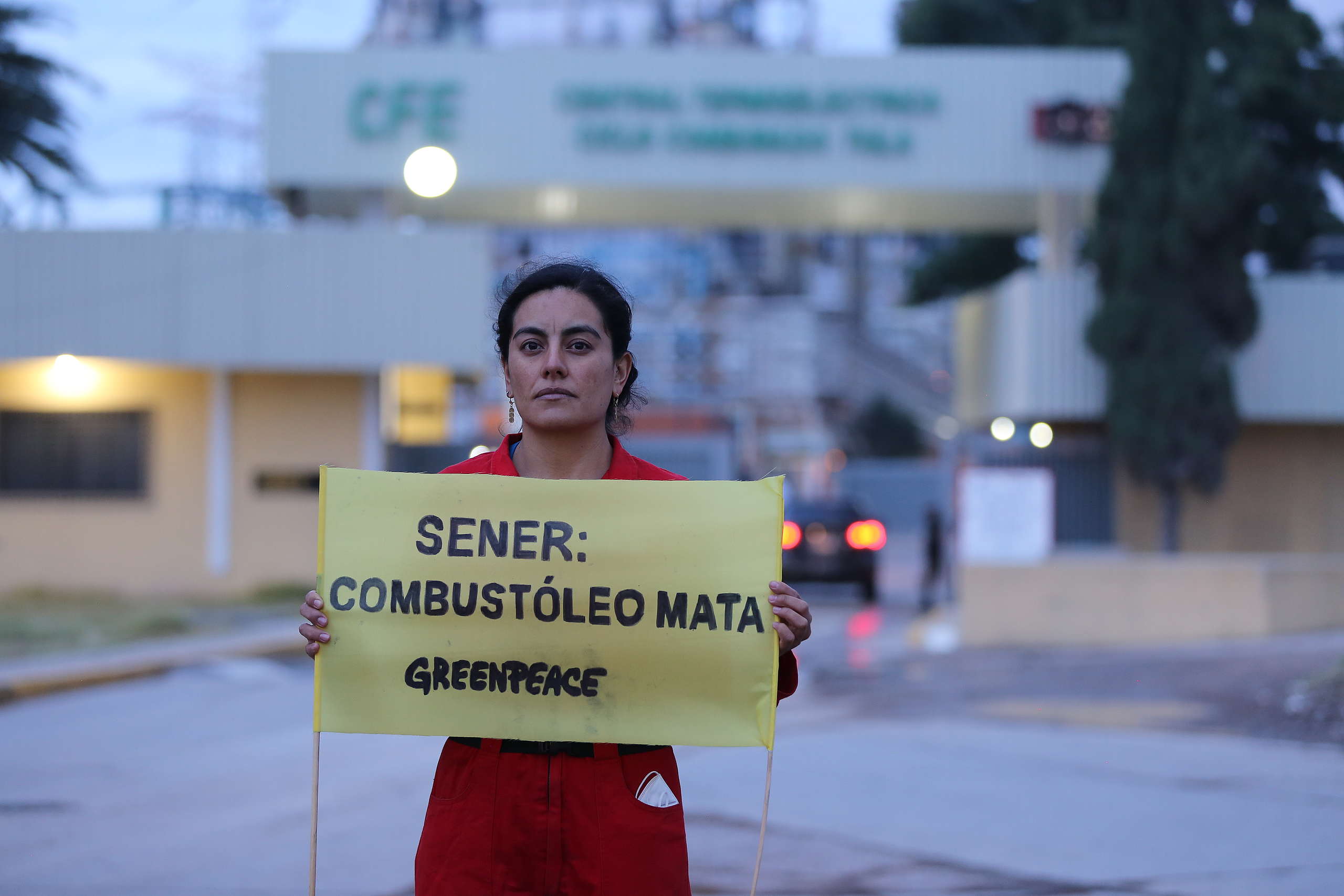 Manifestación pacífica de Greenpeace desde la termoeléctrica en Tula
