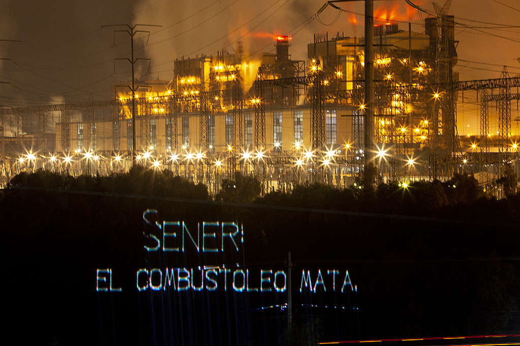 Proyecci&oacute;n de Greenpeace desde la termoel&eacute;ctrica de Tula Hidalgo