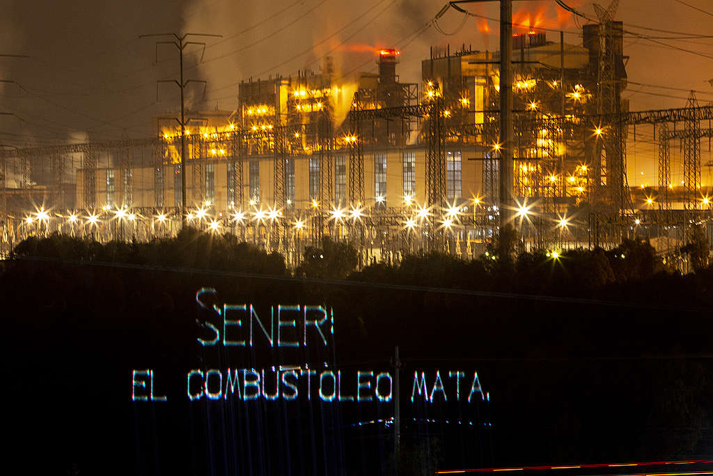 Proyección de Greenpeace desde la termoeléctrica de Tula Hidalgo