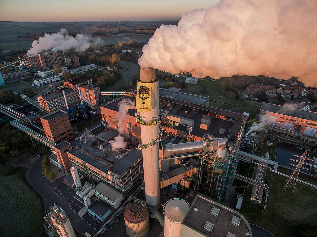 Coal Banner at Oldest Coal Power Station in Germany. © Greenpeace