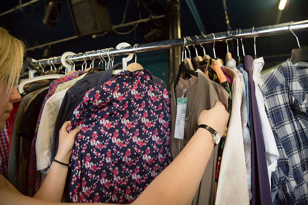 Clothes Swapping Party in Hamburg. © Isadora Tast / Greenpeace