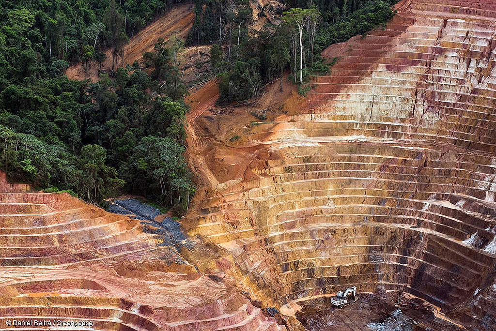 oto de explotación minera en las montañas en Amapá, Brasil