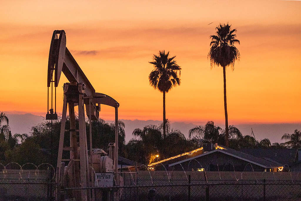 California Fossil Fuel Infrastructure in Bakersfield. © David McNew / Greenpeace California Fossil Fuel Infrastructure in Bakersfield. © David McNew / Greenpeace
