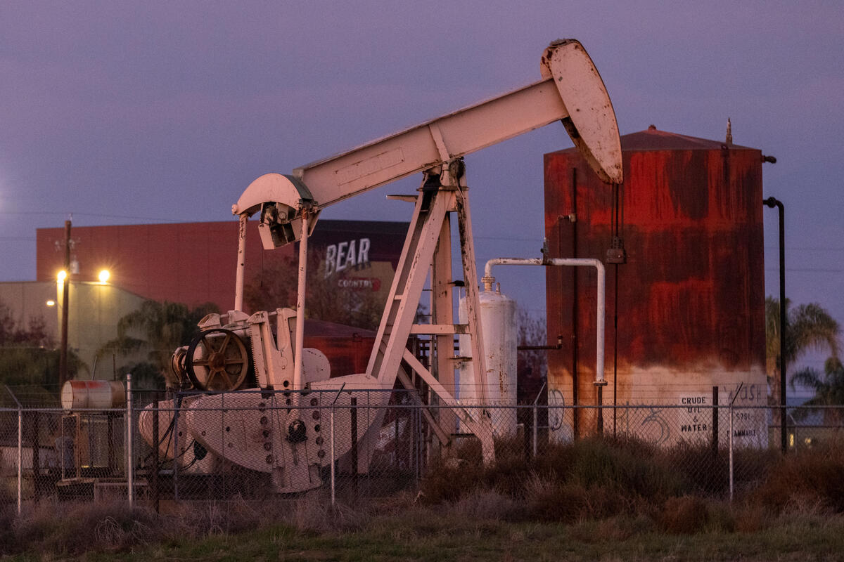 California Fossil Fuel Infrastructure in Bakersfield. © David McNew / Greenpeace