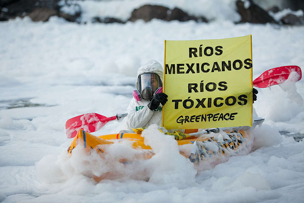 World Water Day Action in Mexico. © Ivan Castaneira / Greenpeace