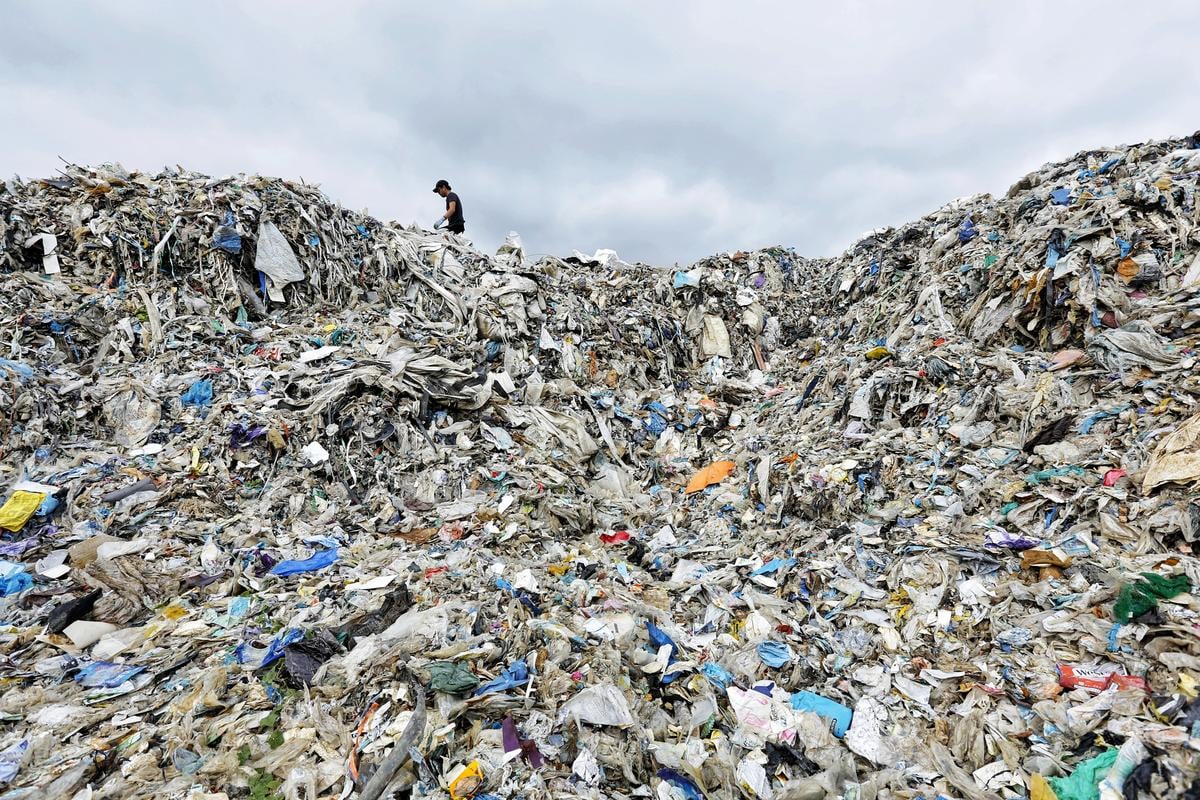 El maltrecho sistema mundial de reciclaje de Malasia Greenpeace Malasia ha llevado a cabo una investigación de campo sobre el maltrecho sistema de reciclaje y su impacto en la sociedad malasia.