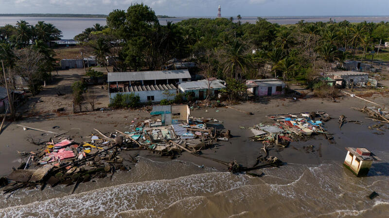 Comunidad de El Bosque afectada por los impactos del cambio climático en México El Pueblo de El Bosque, en el Estado de Tabasco, es un claro ejemplo de cómo el cambio climático afecta de manera desproporcionada e injusta a las personas y comunidades en situación de mayor vulnerabilidad en México.