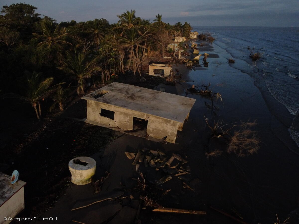 Toma área de las afectaciones de la comunidad El Bosque, en Tabasco, México.