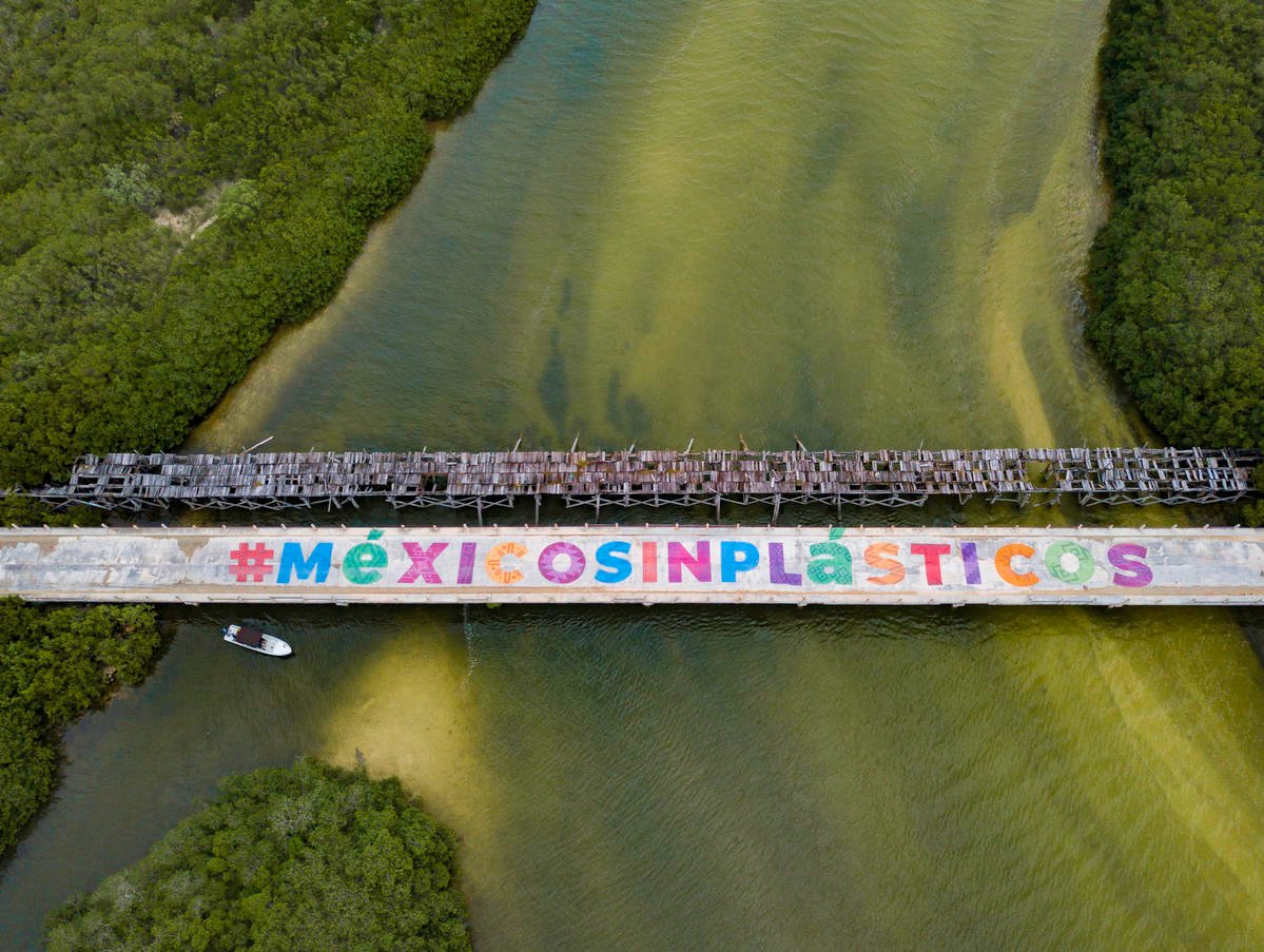 Activists Denounce Plastic Pollution at Riviera Maya Sanctuary in Mexico. © Mario Dib / Greenpeace