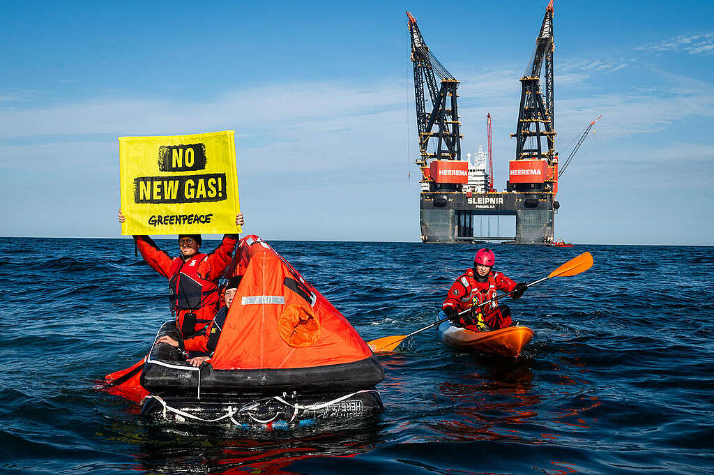 Floating Protest against Gas Drilling off Borkum. © Chris Grodotzki / Greenpeace