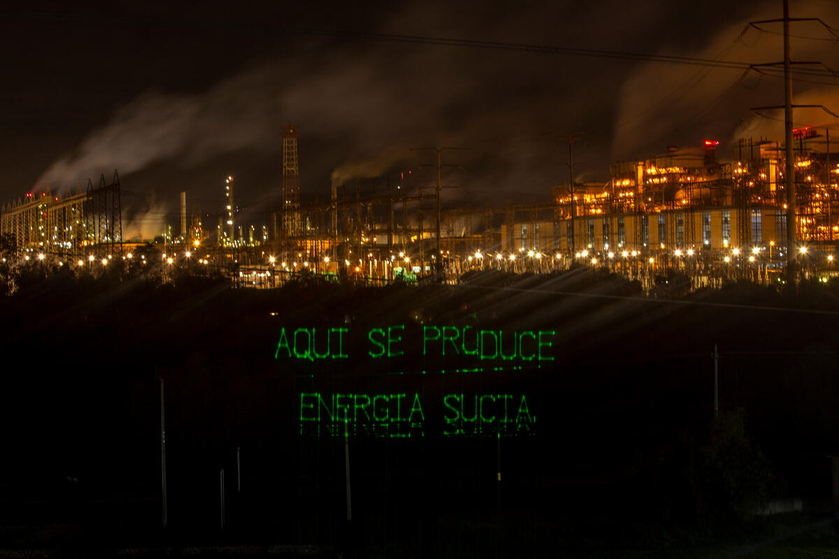 Projection Action at Thermoelectric Plant in Tula, Hidalgo. © Greenpeace / Pepe Rodríguez