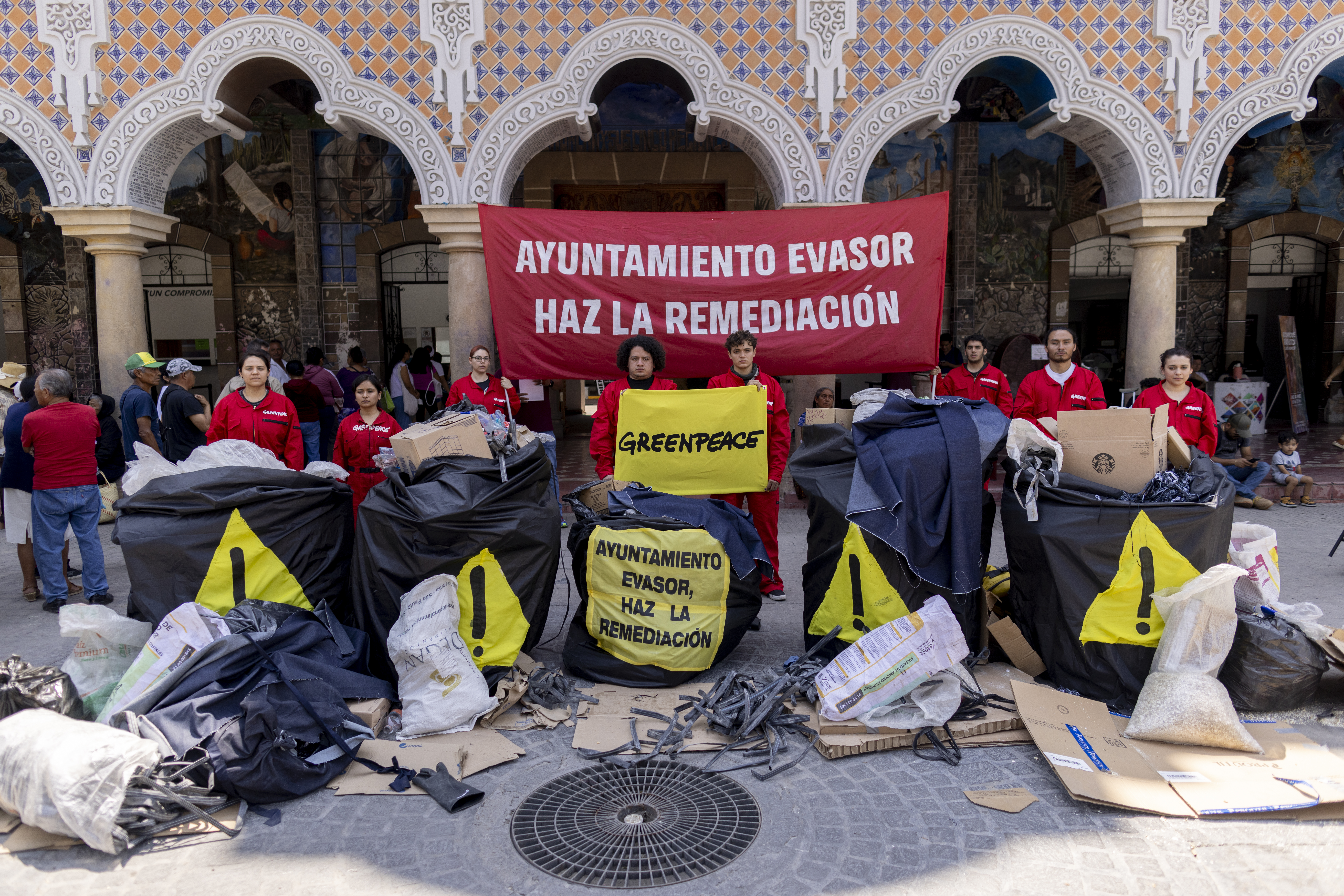 Crisis ambiental y de derechos humanos en Tehuacán, Puebla: Greenpeace y comunidad nahua de Santa María Coapan protestan por basurero tóxico y su falta de remediación  