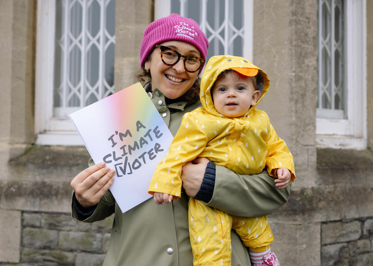 Project Climate Vote Volunteers Canvass in Kingswood, UK. © Marie Jacquemin / Greenpeace