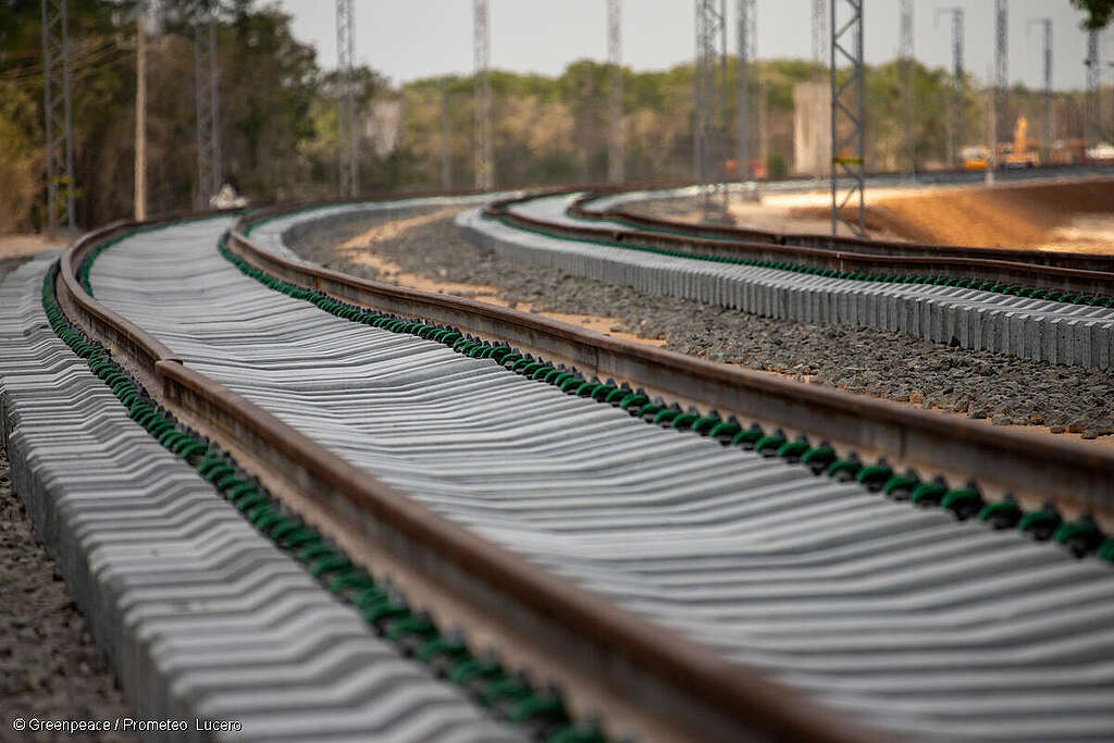 Fotografía de las vías del Tren Maya en en Felipe Carrillo Puerto, Quintana Roo.