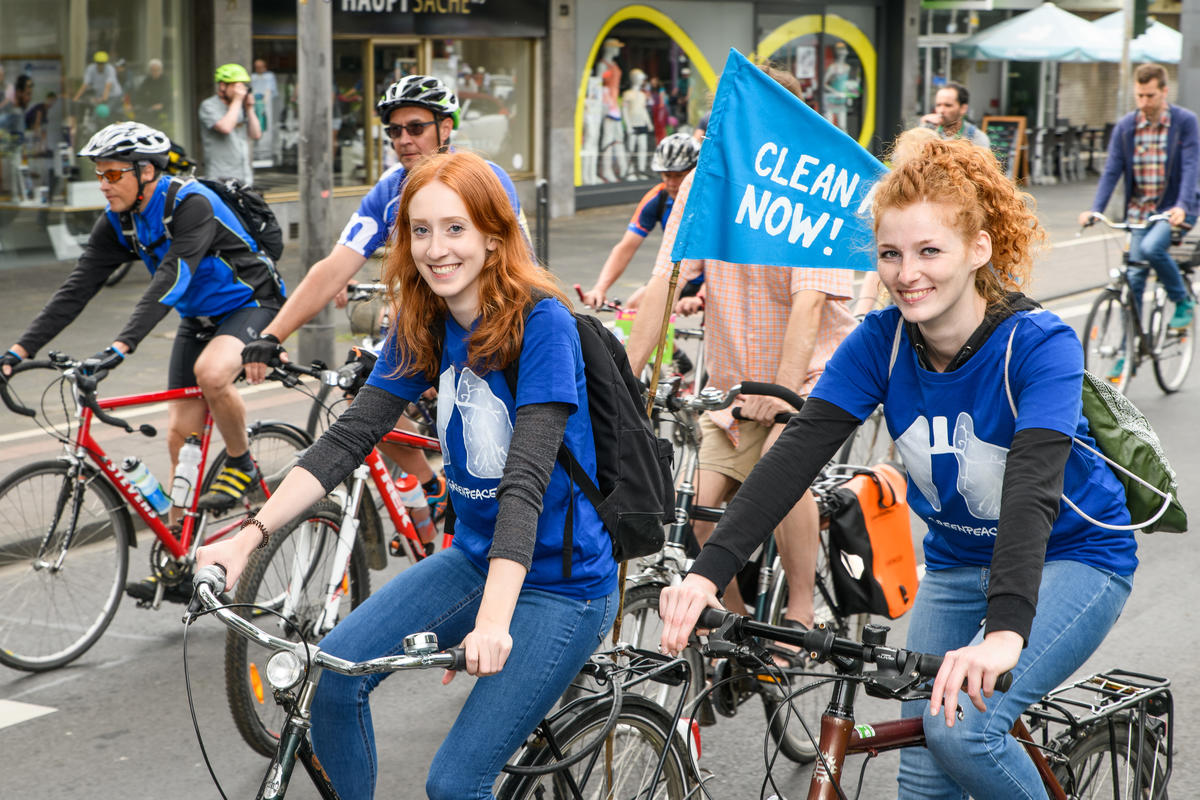 Mass Bike Ride for Clean Air in Cologne. © Bernd Arnold / Greenpeace Mass Bike Ride for Clean Air in Cologne. © Bernd Arnold / Greenpeace
