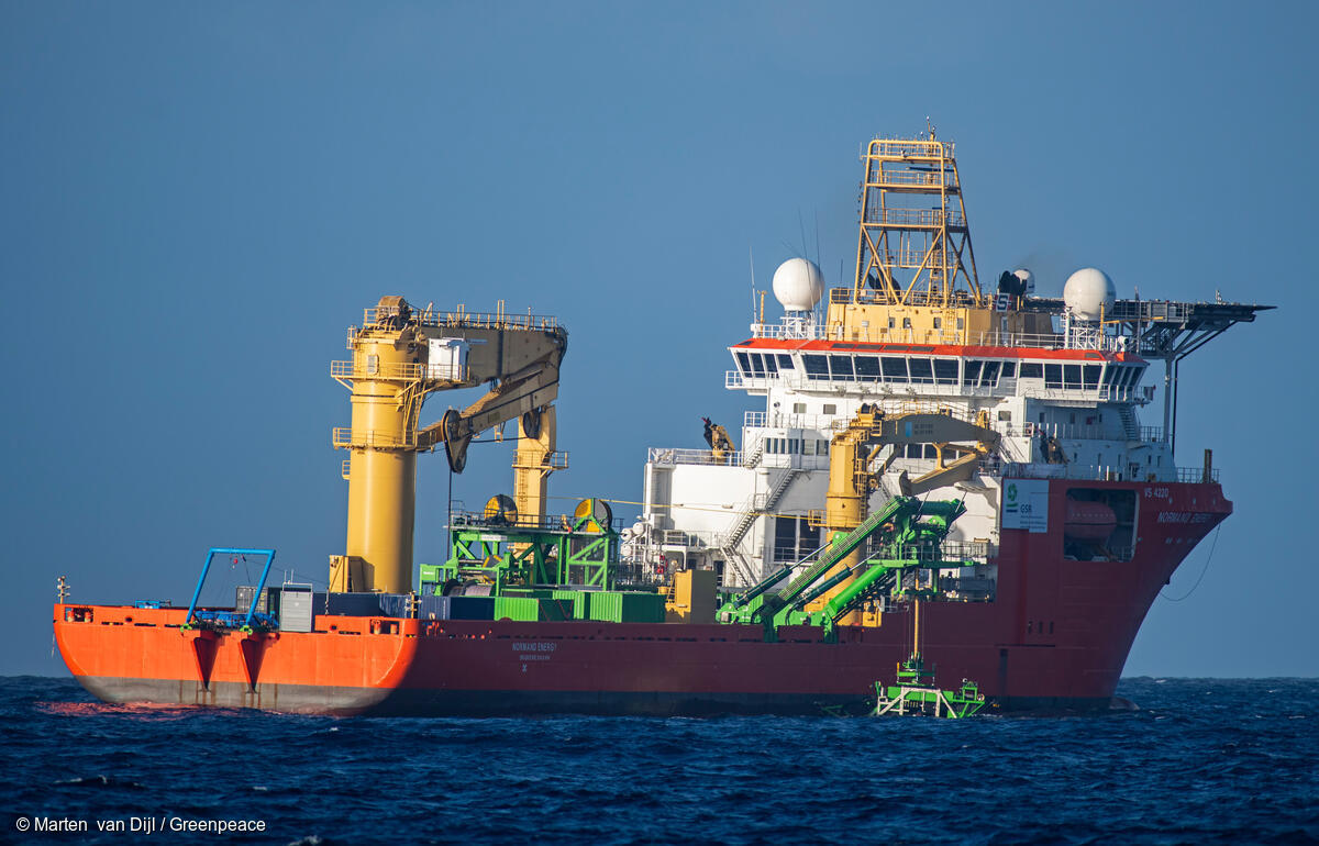 Fotografía panorámica del Normand Energy, un buque de una empresa belga que investiga la minería de aguas profundas en el Pacífico.