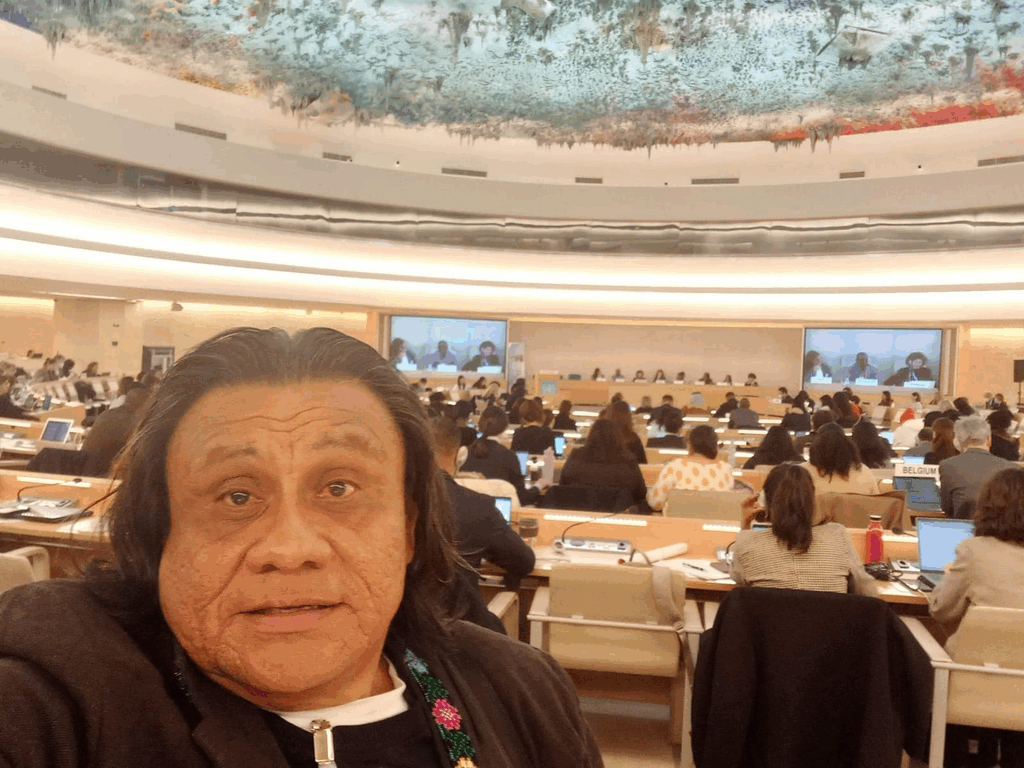 Retrato de Quetzal Tzab presente en el 11° Foro de empresas y derechos humanos de la ONU.