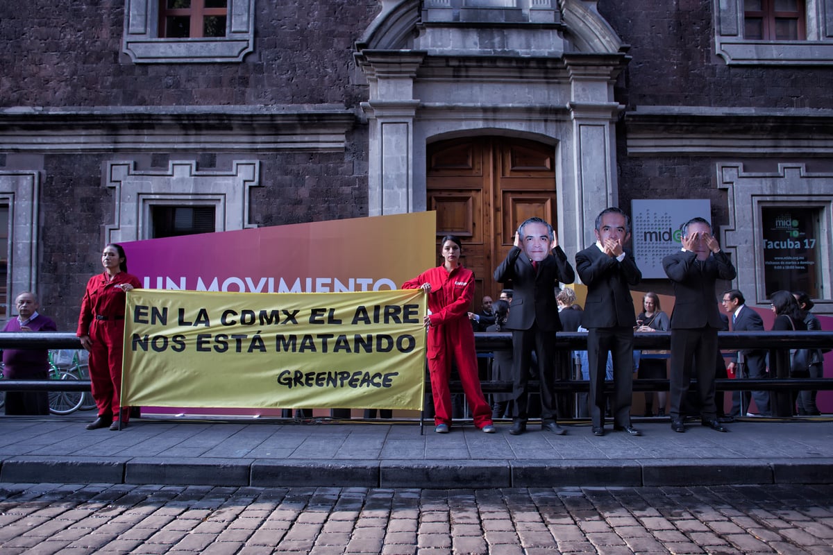 Protest to Denounce Delay on Climate Action by the Government in Mexico City. © Consuelo Pagaza / Greenpeace