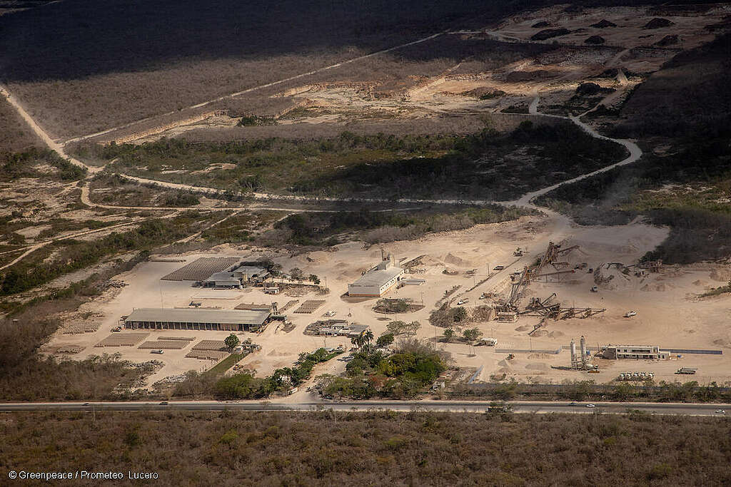 Vista aérea de la mina de sascab en Techoc, en las afueras de Mérida, Yucatán. Vista aérea de la mina de sascab en Techoc, en las afueras de Mérida, Yucatán.