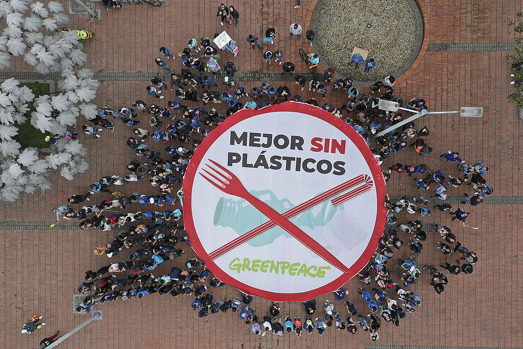 March against Plastics in Bogotá. © Juan Diego Cano / Greenpeace