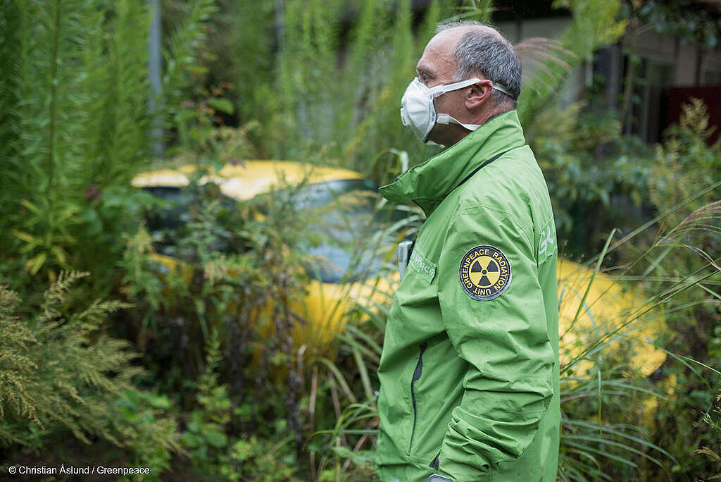 Retrato de Heinz Smital durante un estudio de radiación en la zona de exclusión de Namie, prefectura de Fukushima, Japón. Retrato de Heinz Smital durante un estudio de radiación en la zona de exclusión de Namie, prefectura de Fukushima, Japón.