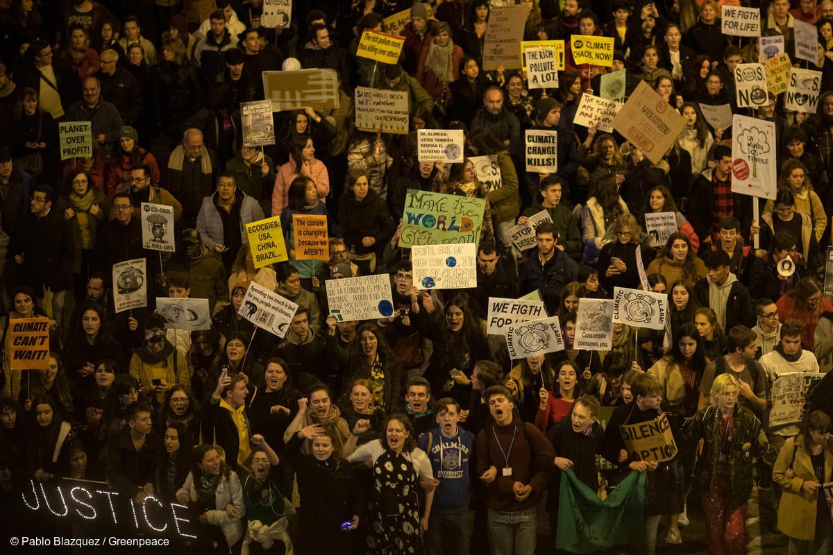 Fotografía de un grupo de personas durante una huelga climática.