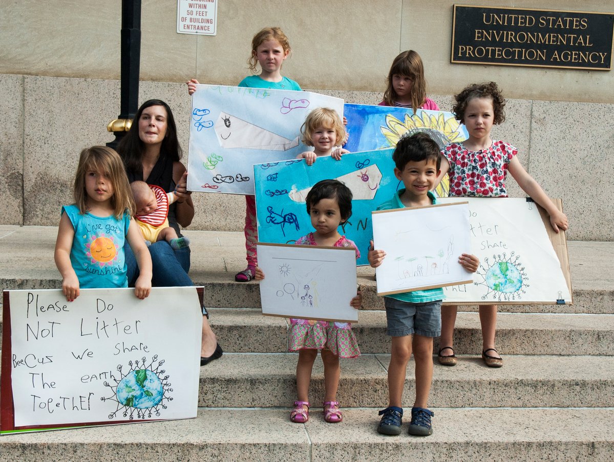 Greenpeace Kids Demand Clean Air Protections at EPA in Washington D.C. © Giselle Hardy / Greenpeace Greenpeace Kids Demand Clean Air Protections at EPA in Washington D.C. © Giselle Hardy / Greenpeace