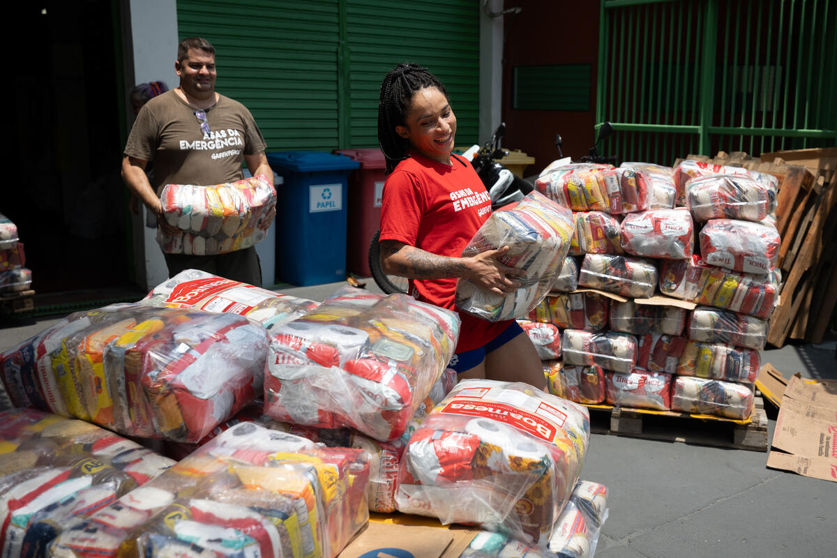 Food Supplies to Communities Affected by Drought in Tefé. © Bruno Kelly / Greenpeace