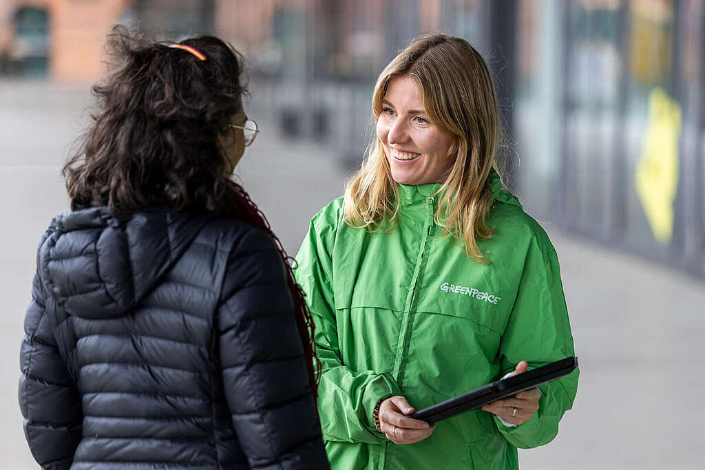 Direct Dialogue Campaigners in Hamburg. © Julius Schrank / Greenpeace