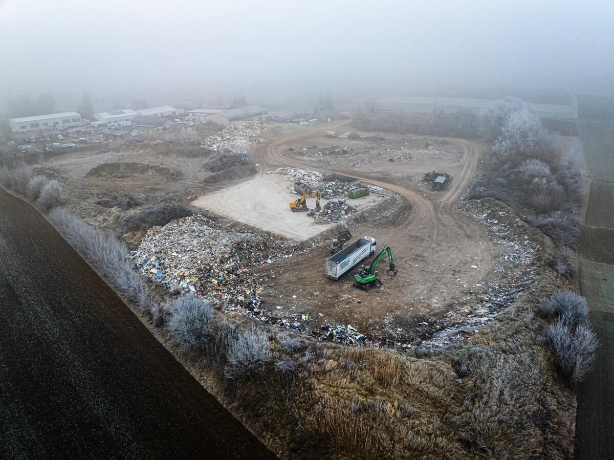 Illegal Landfill Investigation - Pyhra. © Mitja  Kobal / Greenpeace