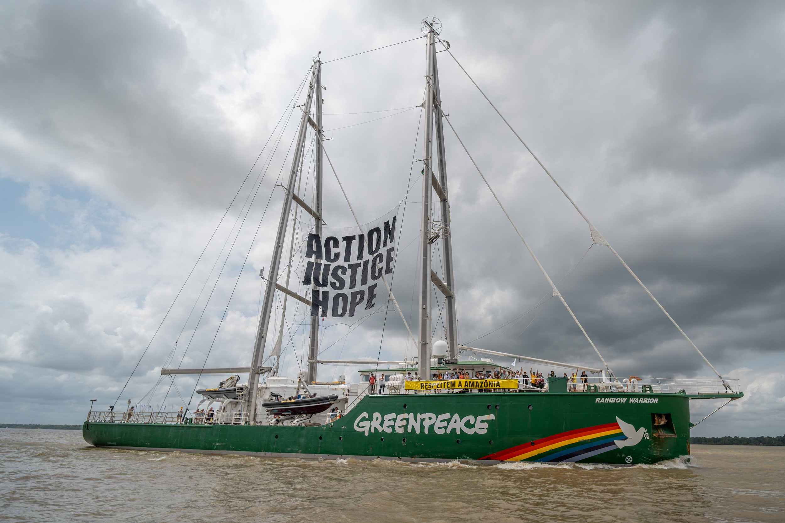 Con más de 200 embarcaciones, la Flotilla de la Cumbre de los Pueblos exige justicia climática en la COP30