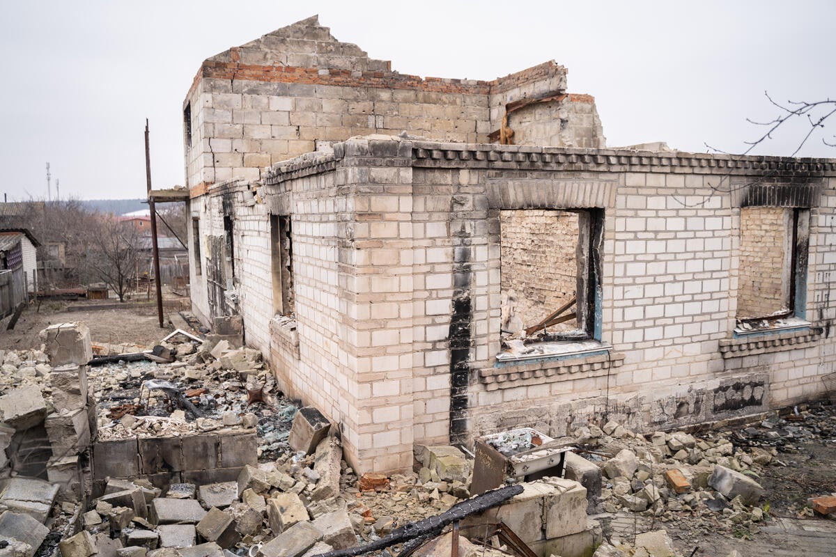 War-Torn Hospital in Ukraine. © Oleksandr Popenko / Greenpeace