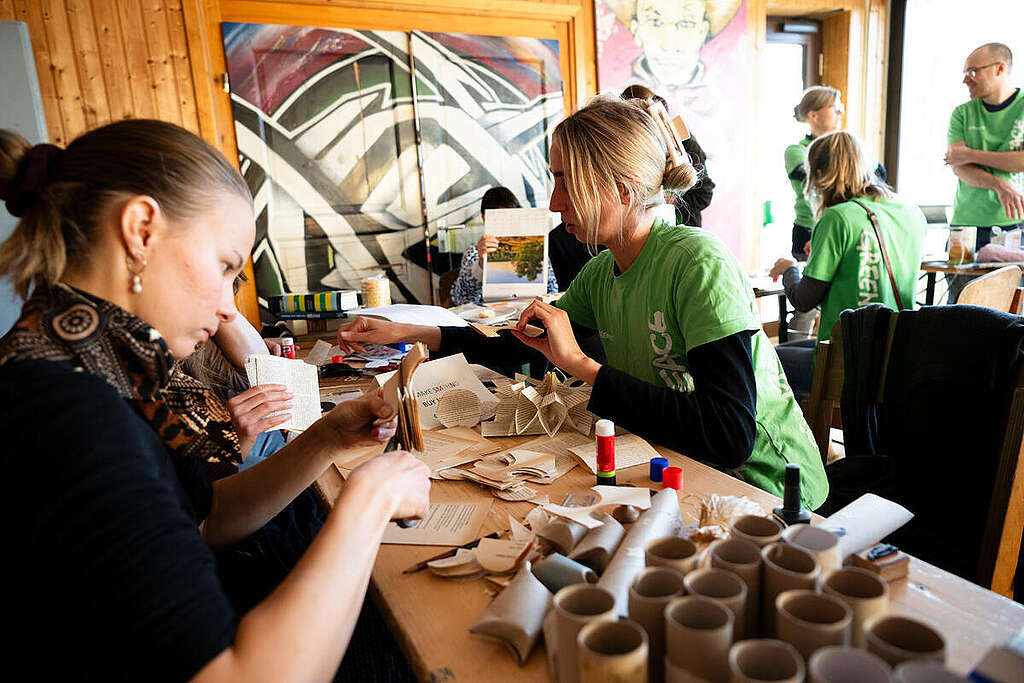"Make Something - Buy Nothing" Event in Cologne. © Annette Etges / Greenpeace