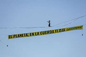 COP30 Action “The Planet on a Tightrope” in Madrid. © Pablo Blazquez / Greenpeace