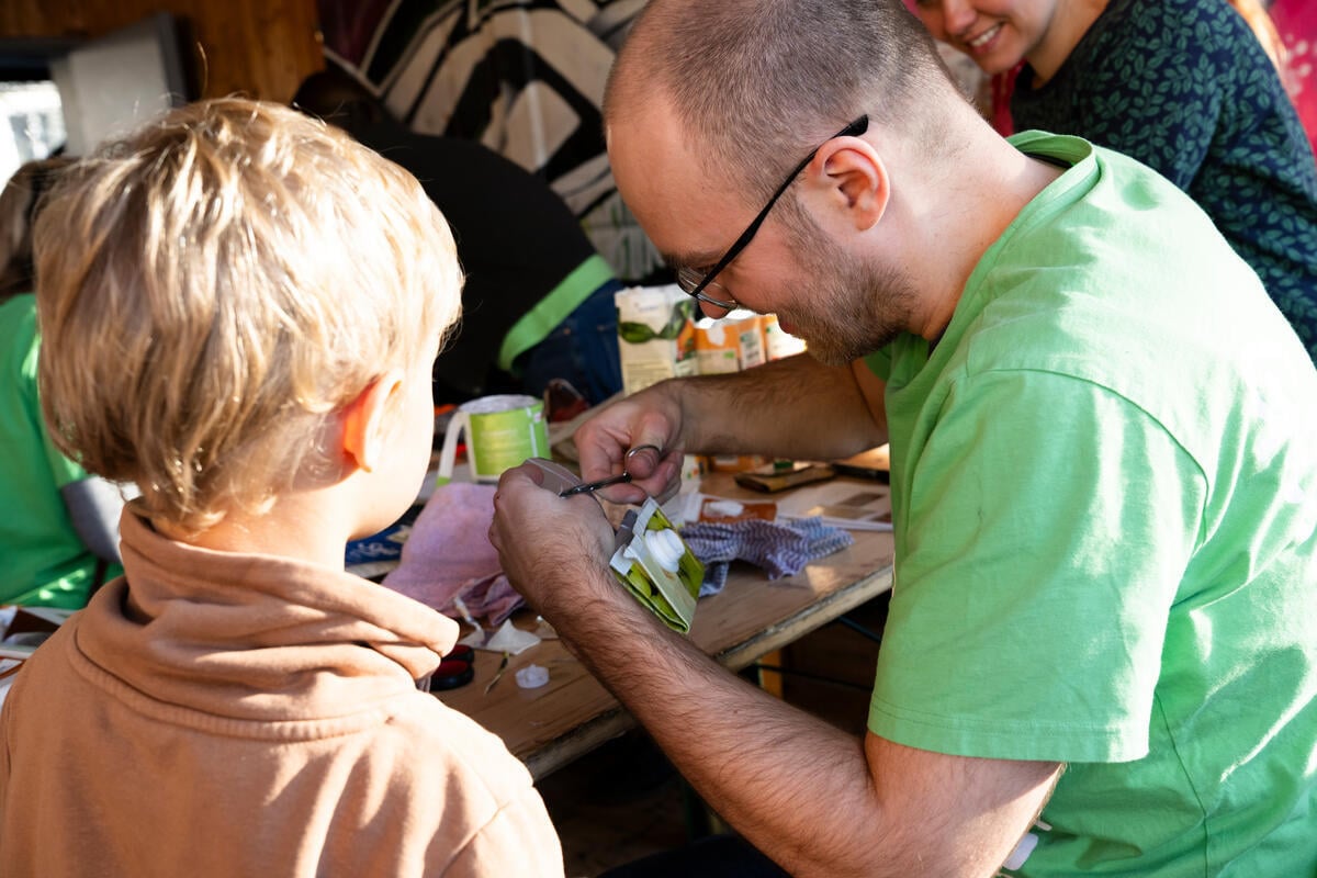 "Make Something - Buy Nothing" Event in Cologne. © Annette Etges / Greenpeace
