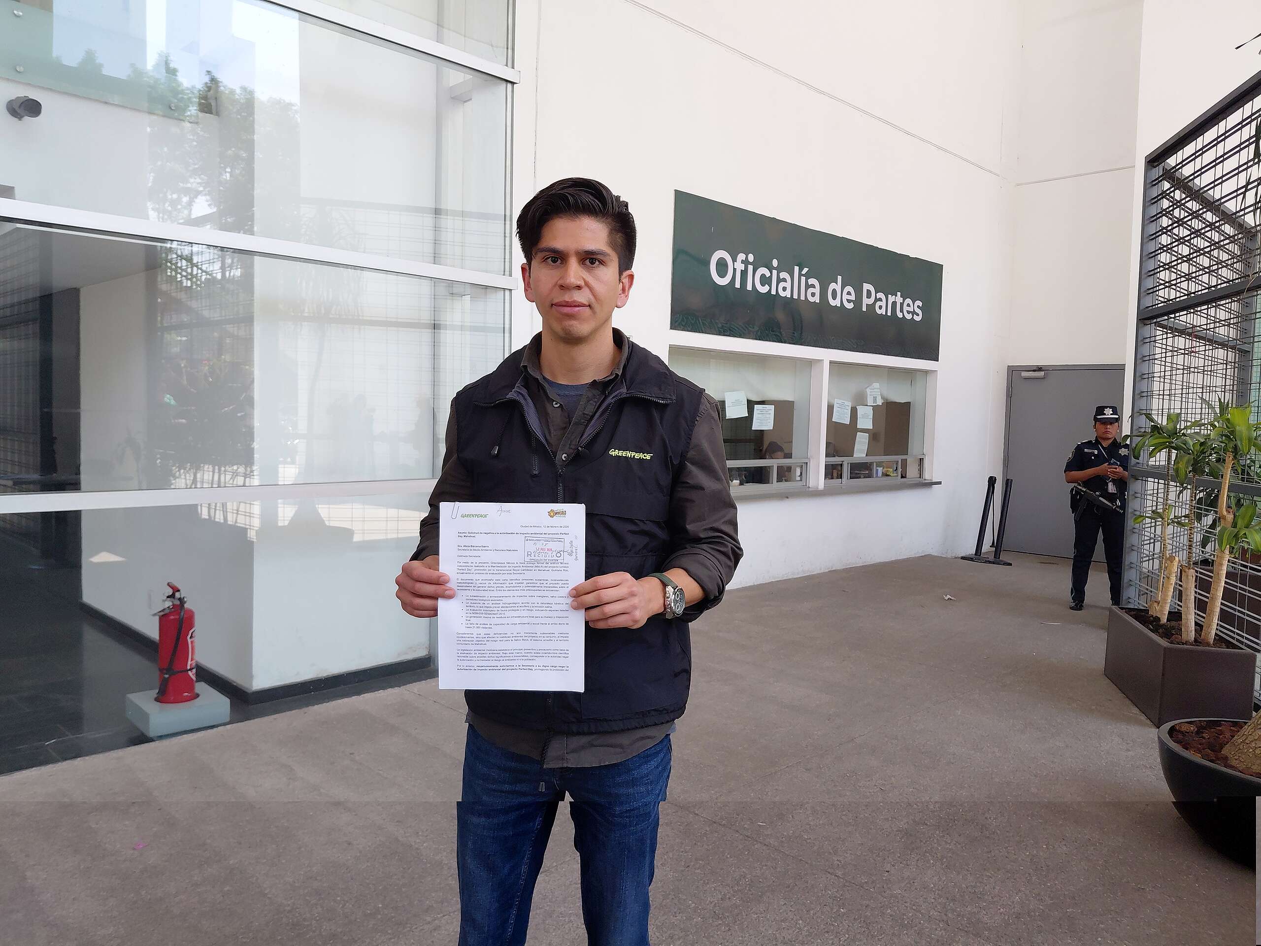 Royal Caribbean omite información, busca permiso para Perfect Day