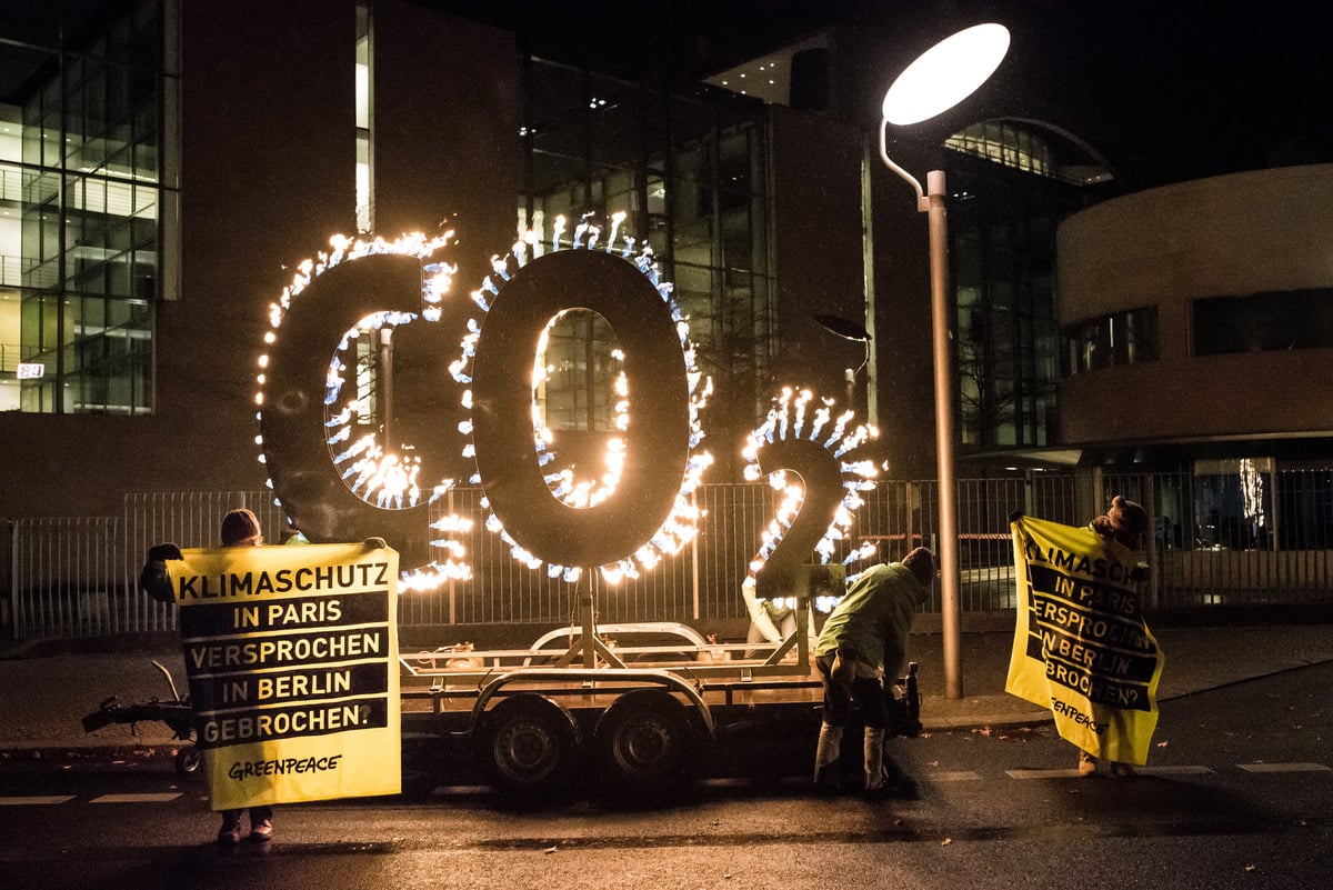 El CO2 es el mayor responsable de la huella de carbono. Sus emisiones deben reducirse, lo que ha sido la exigencia principal en protestas de distintos países. © Ruben Neugebauer / Greenpeace.
