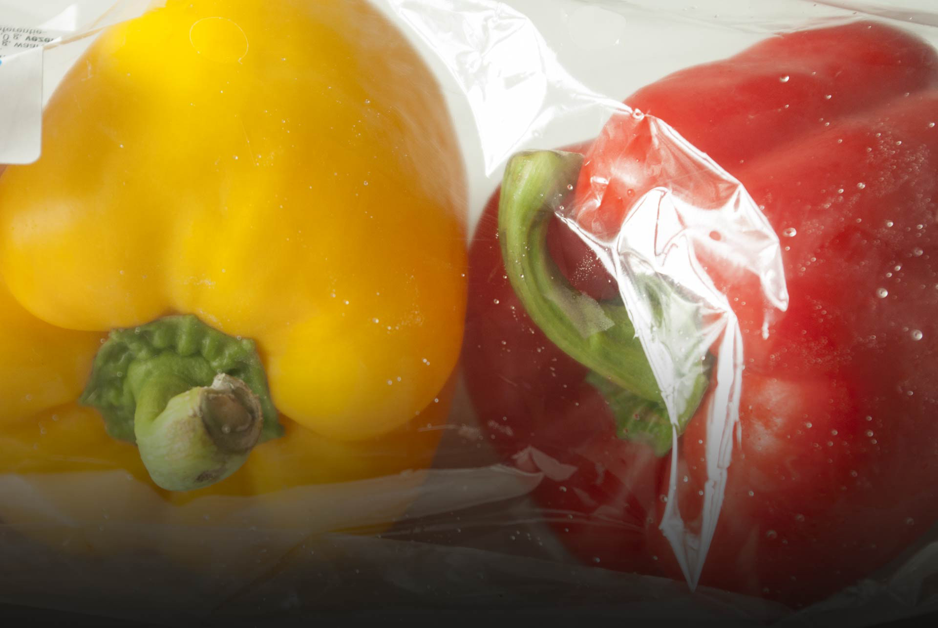 Paprika's in plastic verpakt