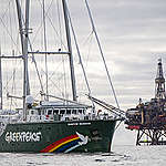 Greenpeace in actie: ‘Shell, clean up your mess!’