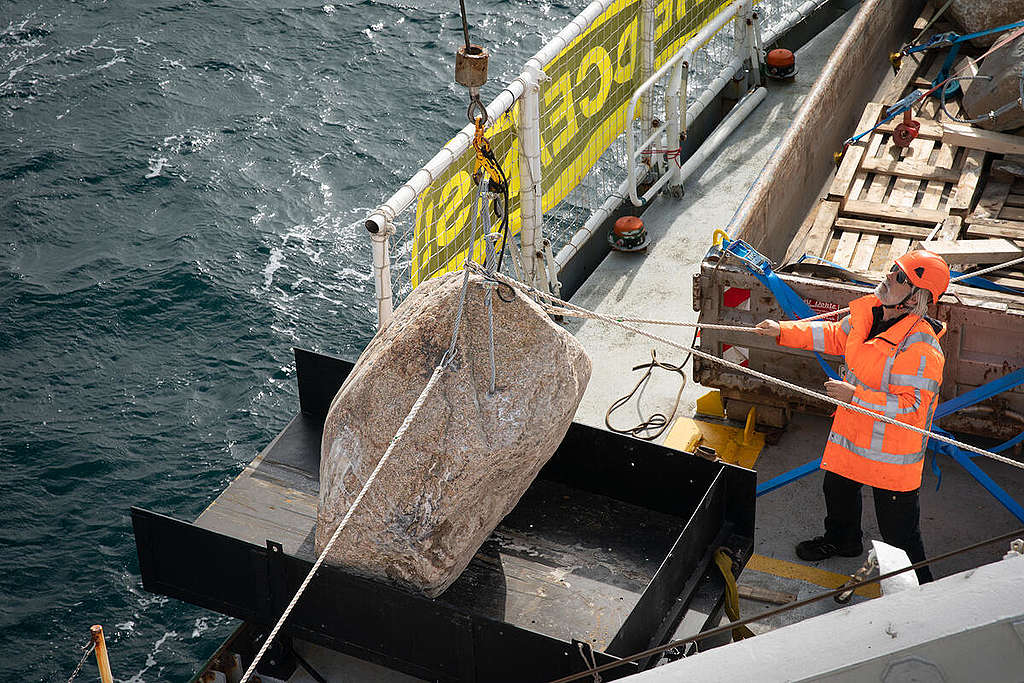 Boulder Placement  in the Dogger Bank in the North Sea. © Suzanne Plunkett / Greenpeace