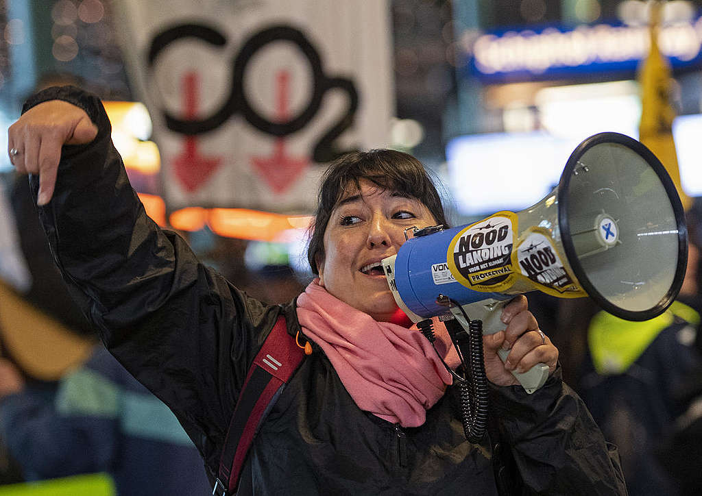 Protestival op Schiphol Airport in Nederland. © Marten van Dijl / Greenpeace
