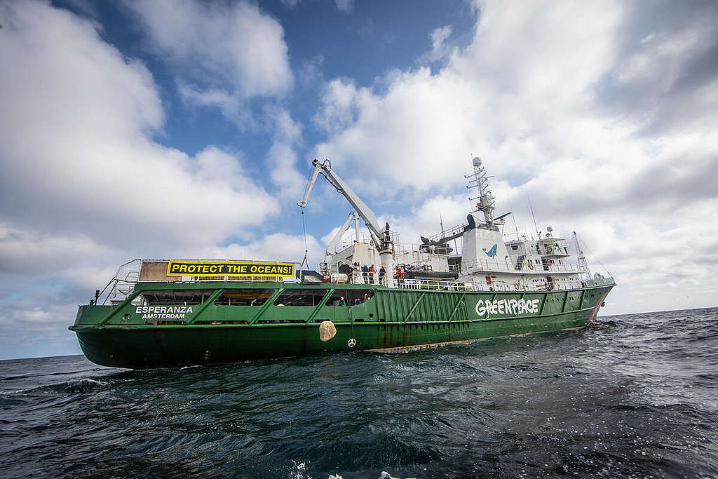 Boulder Placement  in the Dogger Bank in the North Sea. © Suzanne Plunkett / Greenpeace