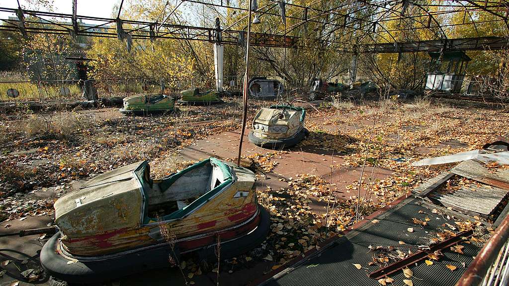 Verlaten attractiepark in de buurt van kerncentrale Chernobyl