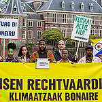 Greenpeace and residents of Bonaire launch legal action to protect the island in the climate crisis. A 'final warning’ was delivered to the Prime Minister Rutte in The Hague before the Dutch State could be
taken to court. Members of the Caribbean community in the European Netherlands and Greenpeace Netherlands were present at the PM's office and held a banner reading: ‘We demand justice - Climate Case Bonaire’. The plaintiff's lawyers sent a 'pre litigation letter' claiming that the State is negligent in
protecting residents of Bonaire from climate change and violates their human rights. They demand that the Netherlands meet its fair share when it comes to the reduction of greenhouse gas emissions, and that the island of Bonaire is better protected against climate change impacts., Bonaire Climate Legal Case Launch