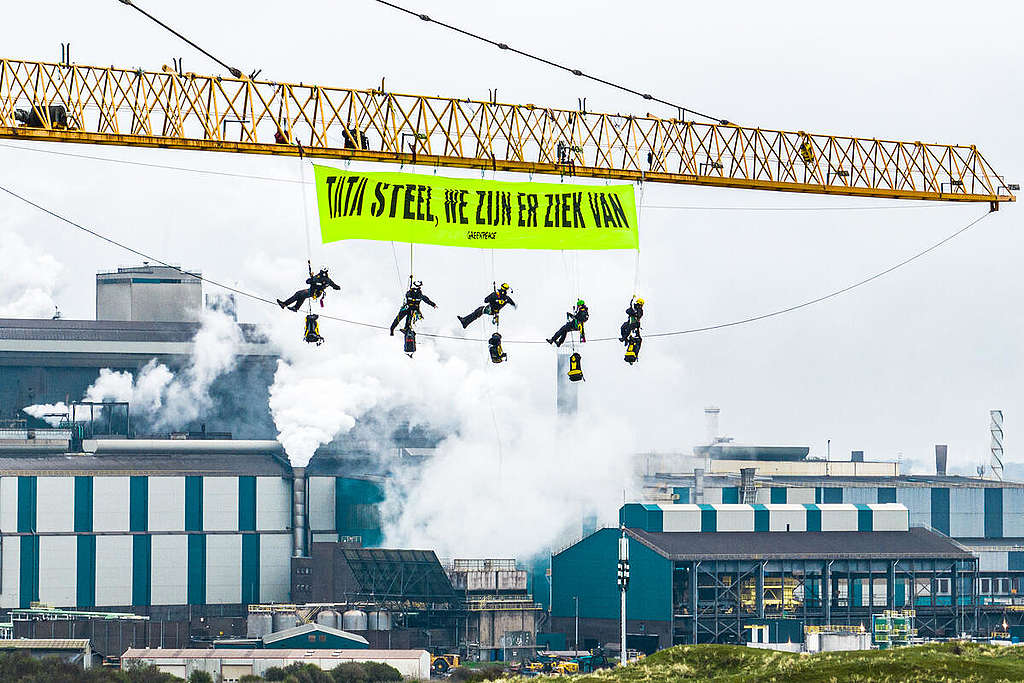 Banner Drop at Tata Steel in the Netherlands. © Tobias Kleuver / Greenpeace Banner Drop at Tata Steel in the Netherlands. © Tobias Kleuver / Greenpeace