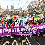 Grootste mars ooit: 85.000 mensen op straat voor klimaat en rechtvaardigheid