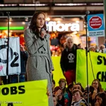 Faiza Oulahsen vertrekt bij Greenpeace Nederland