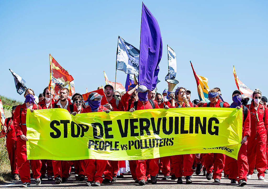 Protest against the Pollution of the Tata Steel Factory in the Netherlands. © Marten van Dijl / Greenpeace Protest against the Pollution of the Tata Steel Factory in the Netherlands. © Marten van Dijl / Greenpeace
