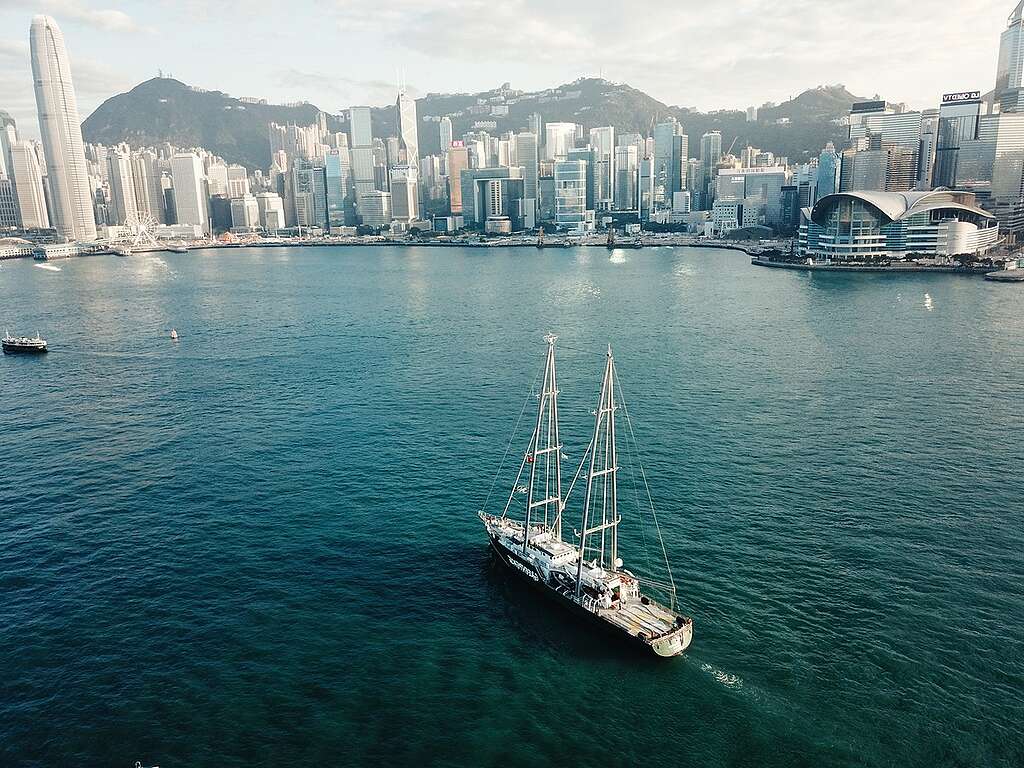 “Plastic Free Now” Rainbow Warrior arrives in Hong Kong. © Greenpeace / Vincent Chan